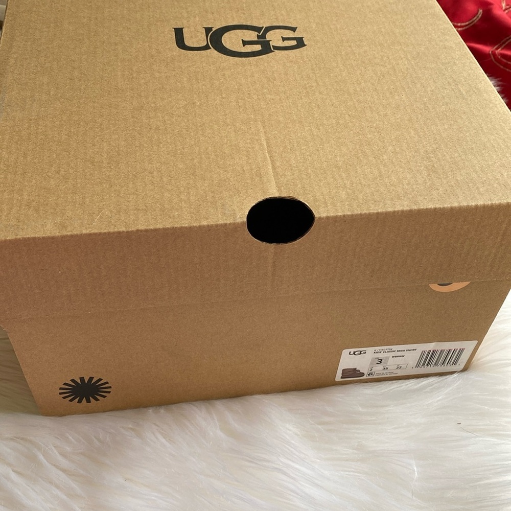 ❄️ UGG Kid Classic Maxi Short sz 3 - Picture 14 of 14